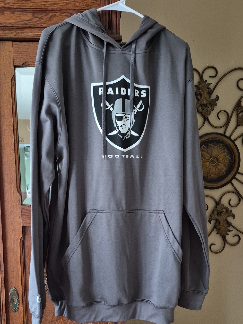 Majestic Men’s Raiders Gray Hoodie